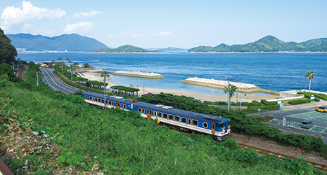 环游濑户内海的列车 November 19 Highlighting Japan