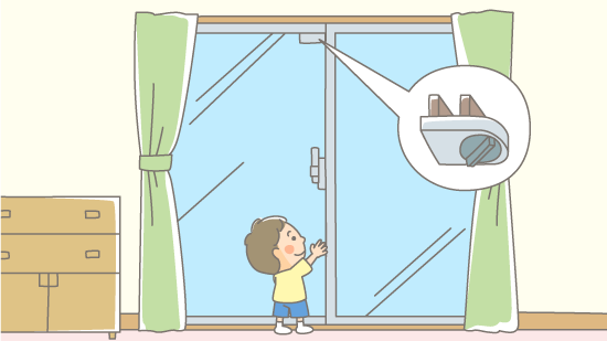 子供が自分で鍵を開けてベランダに出ないよう、窓の上に補助錠を設置する