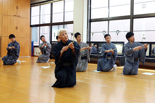歌舞伎俳優の研修風景
